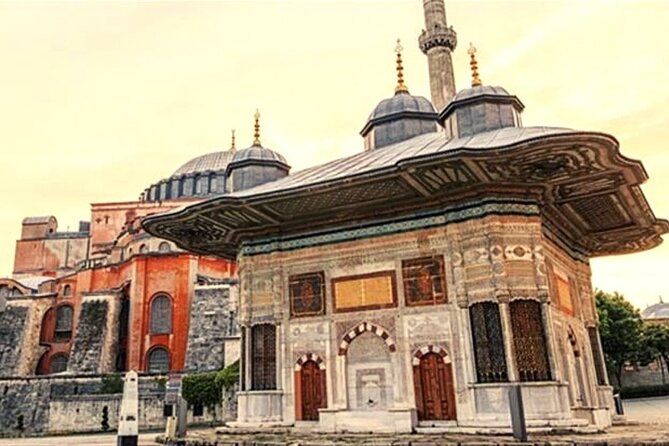 Private Guided Basilica Cistern and Topkapi Palace with Skip Line - Why a private guide makes a difference here