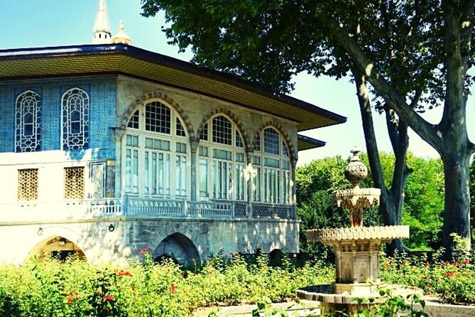 Private Guided Basilica Cistern and Topkapi Palace with Skip Line - Walking from the cistern to Topkapi Palace