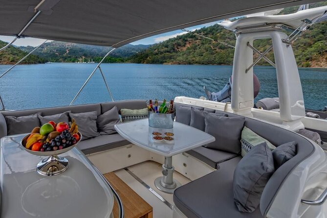 Private Luxury Yacht Cruise on Bosphorus - Dolmabahçe Palace and the first Ottoman views