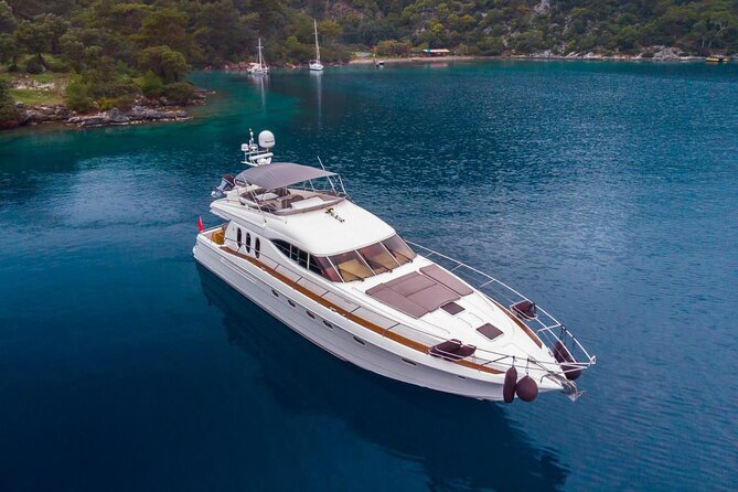 Private Luxury Yacht Cruise on Bosphorus - Ortaköy, the first bridge, and Bebek