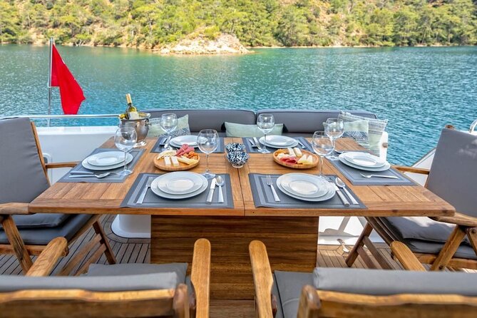 Private Luxury Yacht Cruise on Bosphorus - Rumeli Fortress and the narrowest stretch
