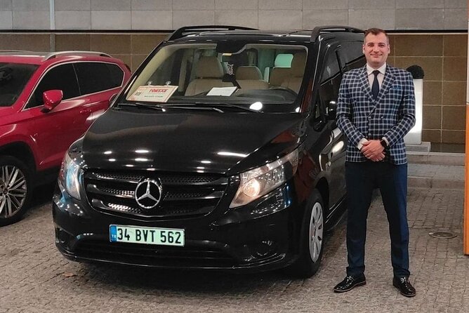 Private Transfer From Istanbul Airport to Istanbul - Inside the clean private minivan