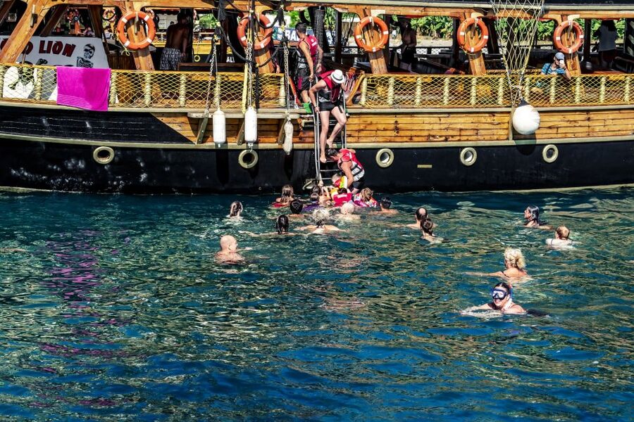 Red Dragon Pirate Boat Trip & Lunch - The cruise along Kemer’s coast
