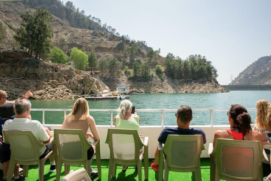 Side: Cabrio Bus and Boat Day Trip at the Green Lake - The mosque and a look at local religious life