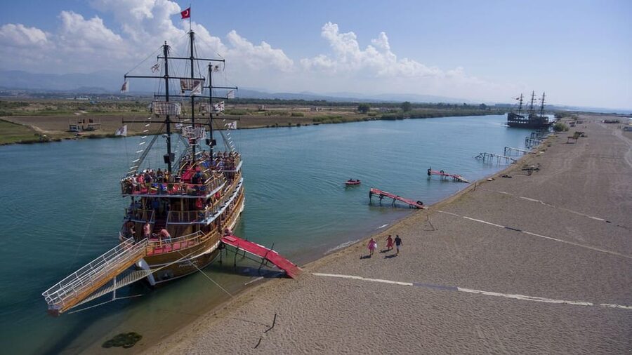 Side: Dolphin Island Boat Trip with Lunch & Unlimited Drinks - Side’s coast, old port, and Temple of Apollo