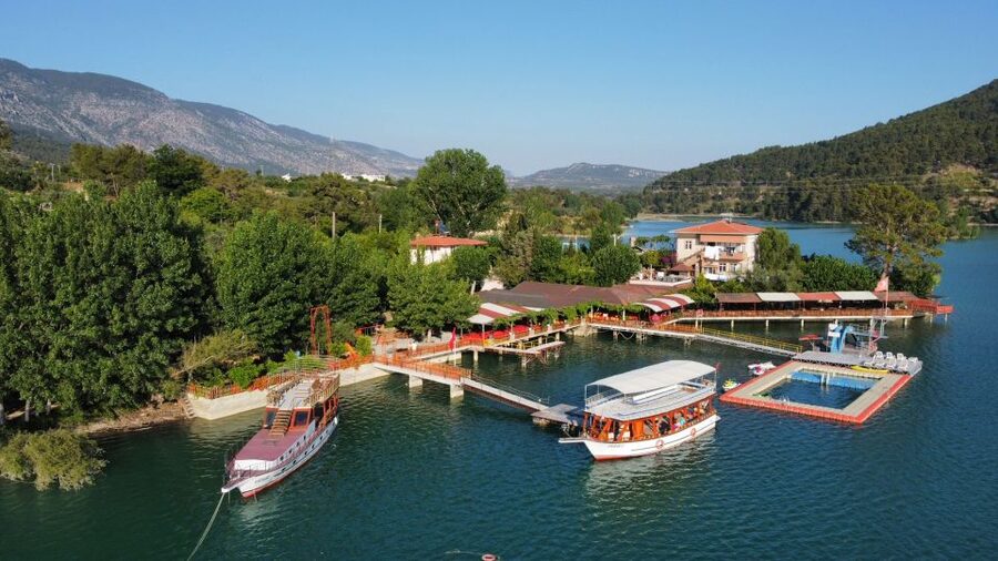 Side: Green Canyon and Waterfall Jeep Safari with Lunch - Lunch by the lake: simple, plentiful, and included