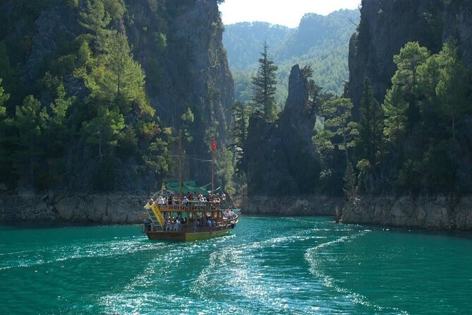 Side Green Canyon Boat Trip With Unlimited Drinks And Lunch - Lunch at the lakeside restaurant