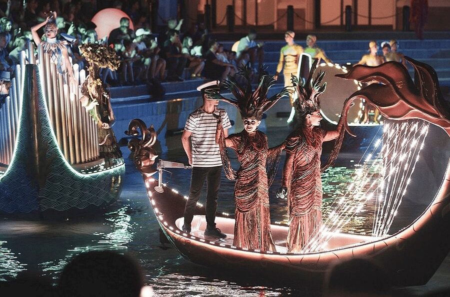 Side: Land of Legends Bus Transfers and Boat Parade - Comfort, accessibility, and the no-guide format