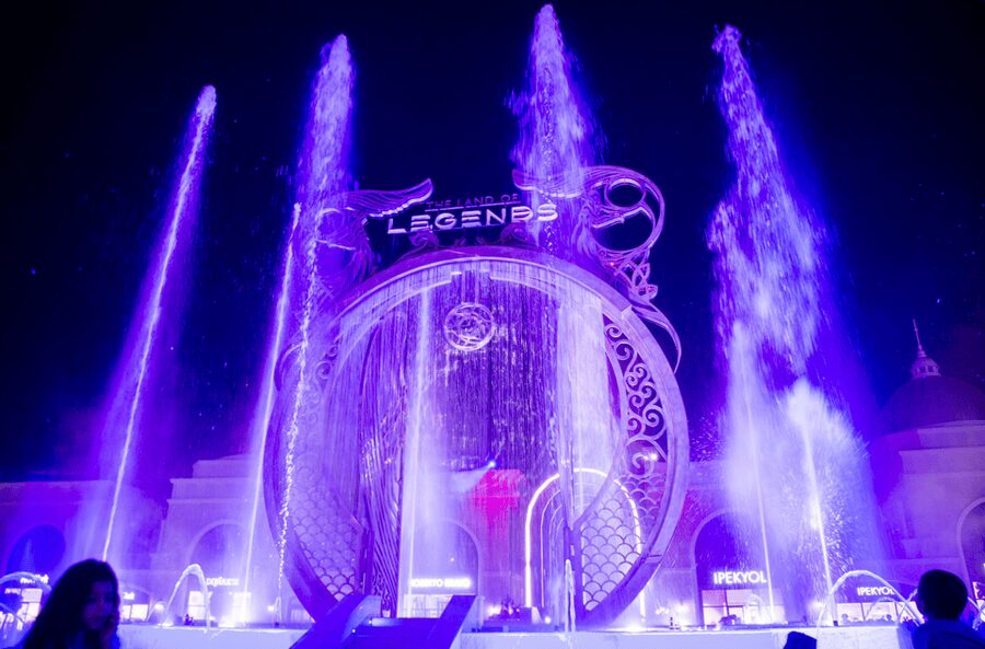Side: Land of Legends Bus Transfers and Boat Parade - Who will get the most from this outing?