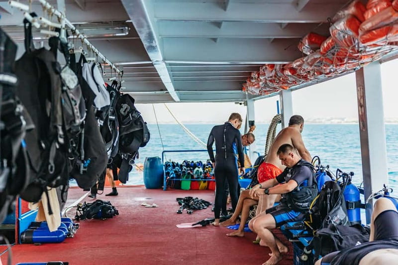 Side: Scuba Diving, Underwater Museum, 2 Dives incl. Lunch - Boat time, comfort, and the main drawback
