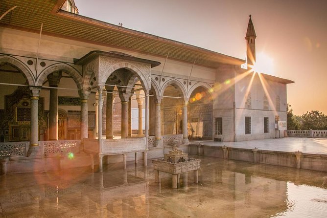 Small-Group Topkapi Palace and Harem Tour with Tickets - Bosphorus and Golden Horn views