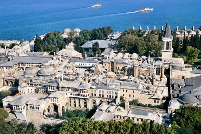 Small-Group Topkapi Palace and Harem Tour with Tickets - Entering Topkapi’s four-century court