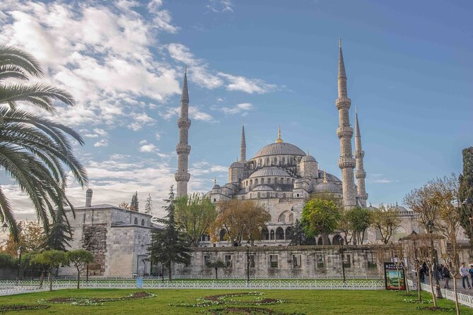 Suleyman's magnificent path: Mosques and Bazaars Tour - Starting at Çemberlitaş and the Column of Constantine