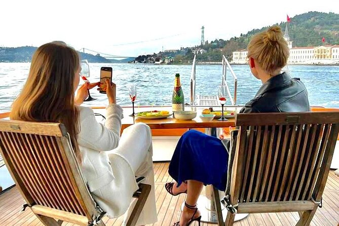 Sunset or Daytime Istanbul Guided Luxury Yacht Cruise with Snacks - Anatolian Fortress and Beylerbeyi Palace