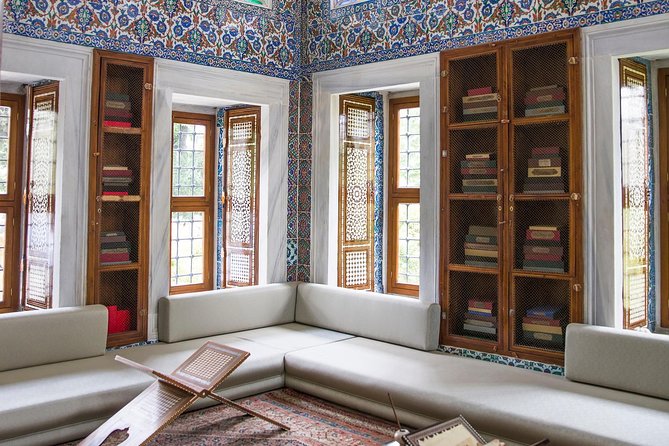 Topkapi Palace Skip-The-Line Entry with Guided Tour - The 45-minute introduction and palace highlights
