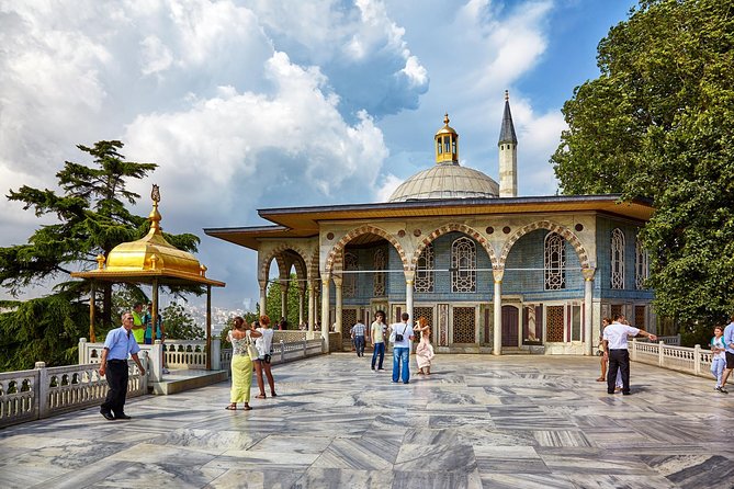 Topkapi Palace Skip-The-Line Entry with Guided Tour - Kitchens, treasury, and imperial display