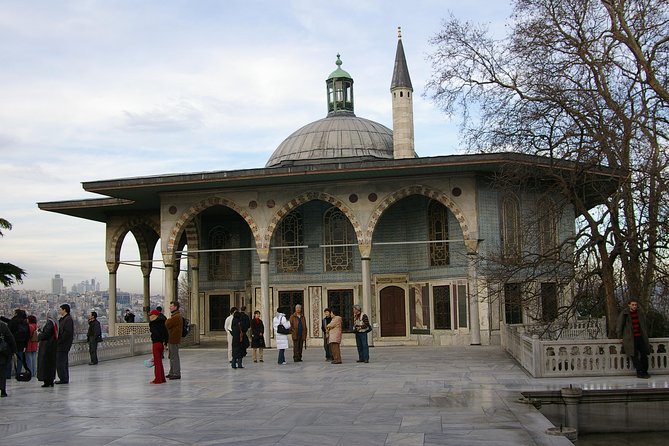 Topkapi Palace Skip-The-Line Entry with Guided Tour - Meeting at the Fountain of Sultan Ahmed III
