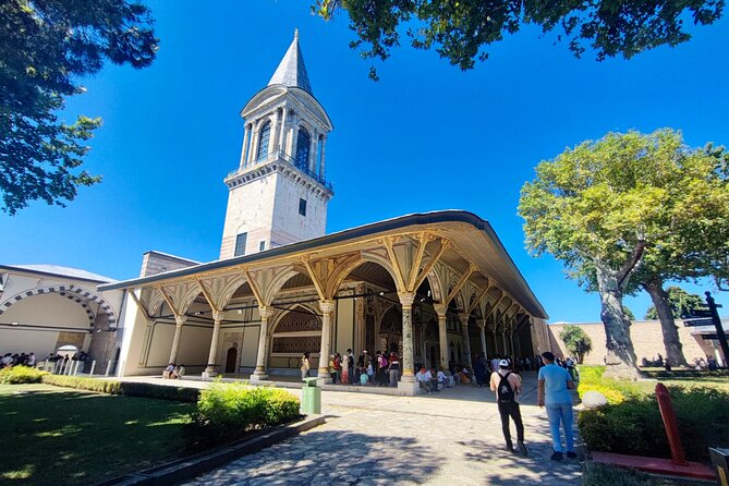 Topkapi Palace with Harem and Blue Mosque Guided Tour - A short walk through Sultanahmet’s historic center