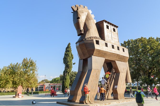 Troy Full-Day Guided Tour incl. Transfer, Ferry Tickets w/Lunch - Entering Troy with an English-speaking guide